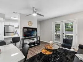 Stylish 2BR Duplex with Easy Access to Birmingham