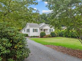 Downtown Village of Pinehurst 2BR 2BA, hotel en Pinehurst