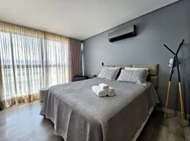 Studio espaçoso e confortável a 50m da praia