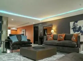 4 Bedroom Stylish Retro Apt in Victoria Island