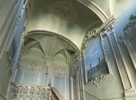 Amazing Serenity Flat for 7, AC, historic center