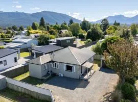 Lakeside Haven - Te Anau Holiday Home