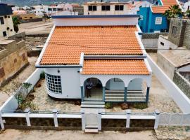 Djon’s Place, hotel in Mindelo