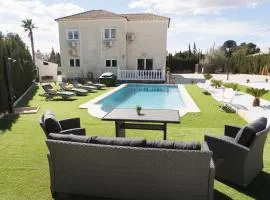 Luxury villa 20 minutes from Valencia
