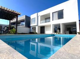 Villa de Lujo con Piscina Privada y BBQ, Cerca al Mar - Casa Abigail, cabaña o casa de campo en Juan de Acosta