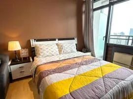 High Sunset View with Fast WiFi, Pool, Big Balcony, Gym Access