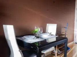 High Sunset View with Fast WiFi, Pool, Big Balcony, Gym Access