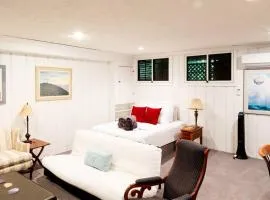 Huge Studio w Full Kitchen W D Parking