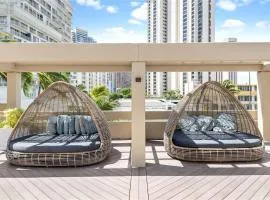 Newly Renovated Top Floor Ala Moana Balcony