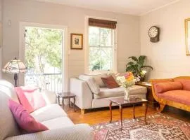 Charm & History 3bdr Cottage close to harbour views