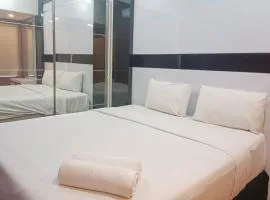 Simply 1BR at 31st Floor Vida View Makassar Apartment By Travelio
