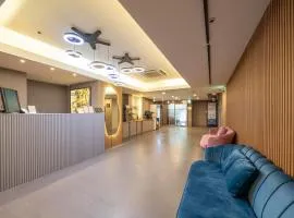 Hotel J