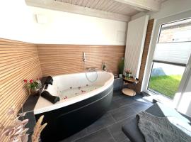 Privat Sauna Whirlpool Blockhaus- Balance Apartments by M&A, hotel com banheiras de hidromassagem em Witzenhausen