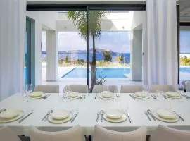 Villa OMORFI