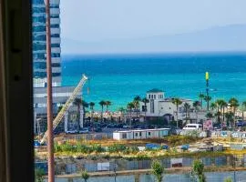 Luxury LovelyStay - View & proximity to TGV and Corniche