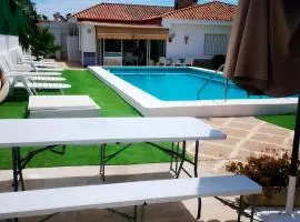 Chalet con Jardín, Piscina Privada y parking