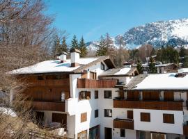 Villa Franchetti - Stayincortina, hotel in Cortina dʼAmpezzo