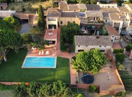 Renovated Barn with garden and pool - for 8, hotel v destinaci Corçà