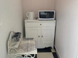 1 bedroom studio with 2 E-bikes for use