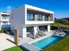 Soleil Luxury Villa by Nomads - Walk to Coral Bay