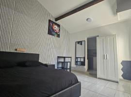 Maisonnette grande hauteur, Hotel in Drancy