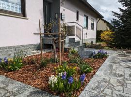 Ferienwohnung Stollburgblick, hotel v destinaci Oberschwarzach