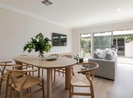 Adelaide Oval Townhouse - Walk to the AFL & CBD, Hotel in North Adelaide