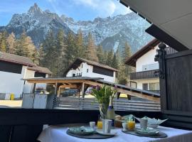 Isarperle Fewo, παραλιακό ξενοδοχείο σε Mittenwald