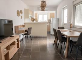 K&&Epsilon; guest house, casa de h&oacute;spedes em Ampavris