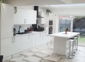 Luxury and spacious 3 bedroom home in Southampton
