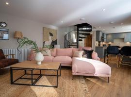 Church Road Retreats - Coral Cottage, hotel com banheiras de hidromassagem em Kessingland
