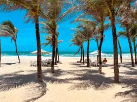 Porto das Dunas Apê na Areia com Banheira Relaxante e acesso direto para a praia! Ideal para Famílias, Lazer e Conforto