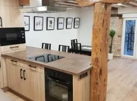 GUMERFLAT PATIO-Yaard, Parking &, WiFi Fibra Free, Downtown