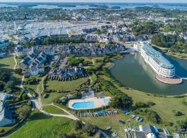 Appartement T3 avec piscine et parking, proximité immédiate plage et port de plaisance du Crouesty, hotel a Arzon