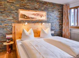 Simone's Platzerl - inklusive täglichem freien Eintritt Tauern Spa - nur 5 Gehminuten, Sommerkarte, privatem Garten mit Schwimmteich, Grill und Saunabereich
