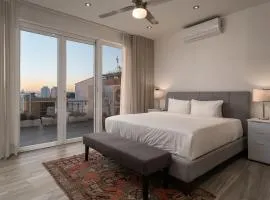 Casa Blanca, 2BR Modern Home with Rooftop Views