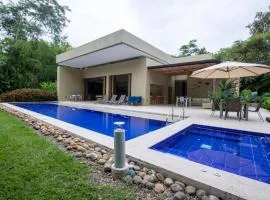 Classy 4BR Villa with Pool at Mesa de Yeguas