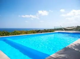 Infinity Villa with Pool, BBQ and Ping-Pong Table, 2km from the beach