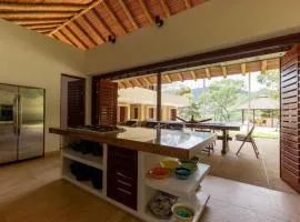 Astonishing 5BR House with pool in Anapoima