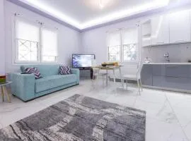 Modern fully-equipped house, 5 min walk from metro