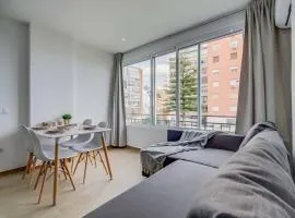 Apartamento reformado familiar, piscina y centro