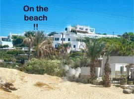 Beachfront-Santa Marina Vacation Home, hotel v destinaci Parikia