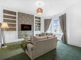 3-Bed - Central - Free Parking - Garden