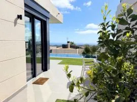Preciosa villa con piscina privada y vistas al mar