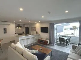 Paihia Waterfront Apartment 2 Bedroom with Pool