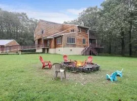 Relax in Blakeslee - Spacious 5BR Home with BBQ