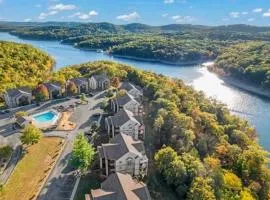The Cove 8-4 By SDC, Big Deck, Pool, Hot Tub, Lake View, No Stairs