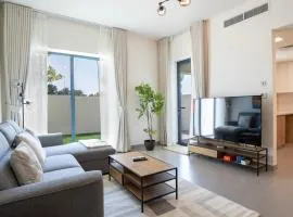 4br Spacious Villa Backyard