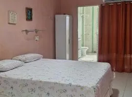 Grande quarto confortável