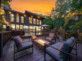 HGTV Cabin- 2 Private Acres -Patio Oasis Dogs OK: Stephens Gap şehrinde bir otel